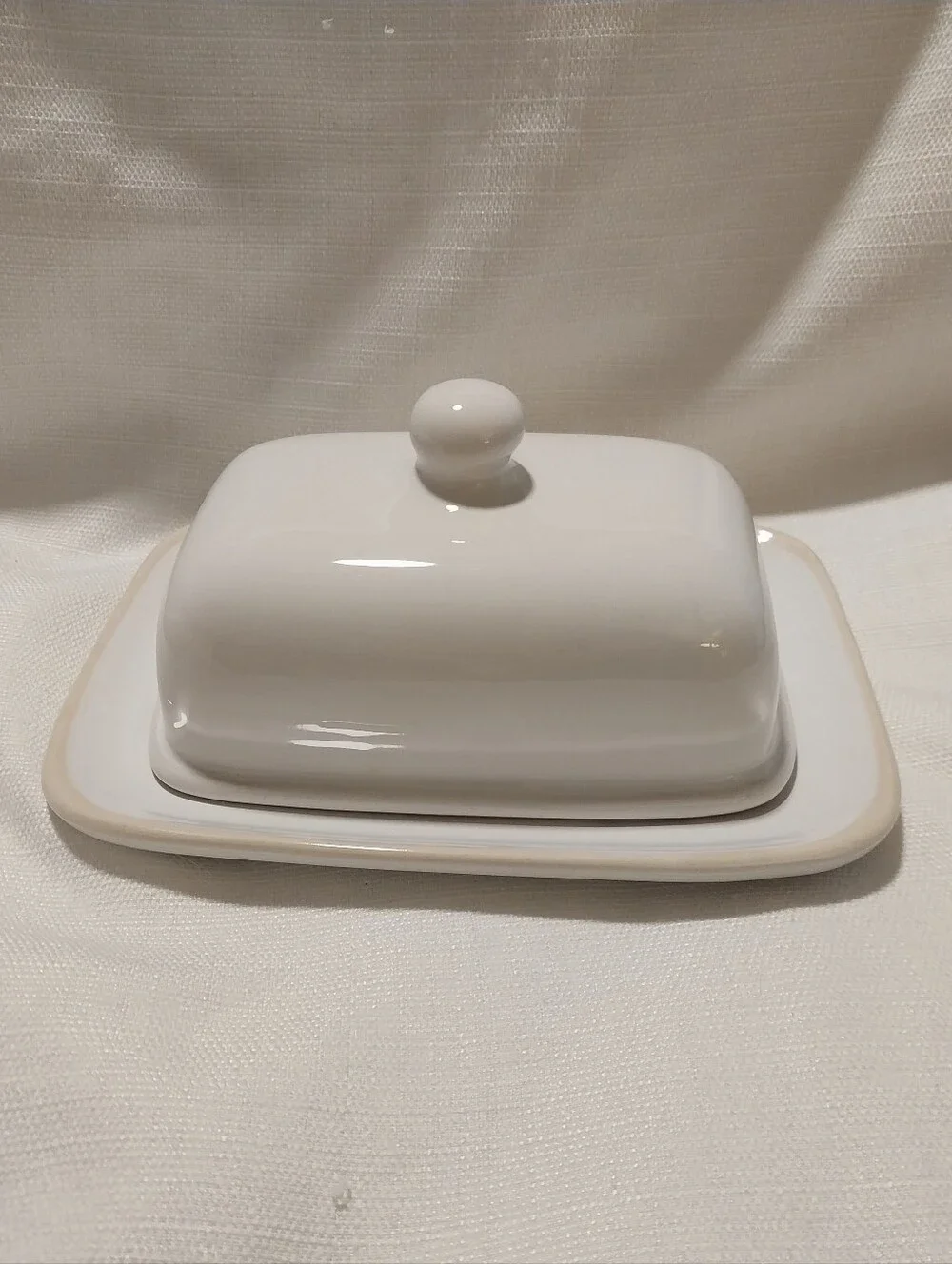Viva by Vietri Discontinued White & Cream Ceramic Large Covered Butter Dish